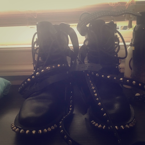 Saint Laurent Signature Ranger Studded Boots - Picture 2 of 6